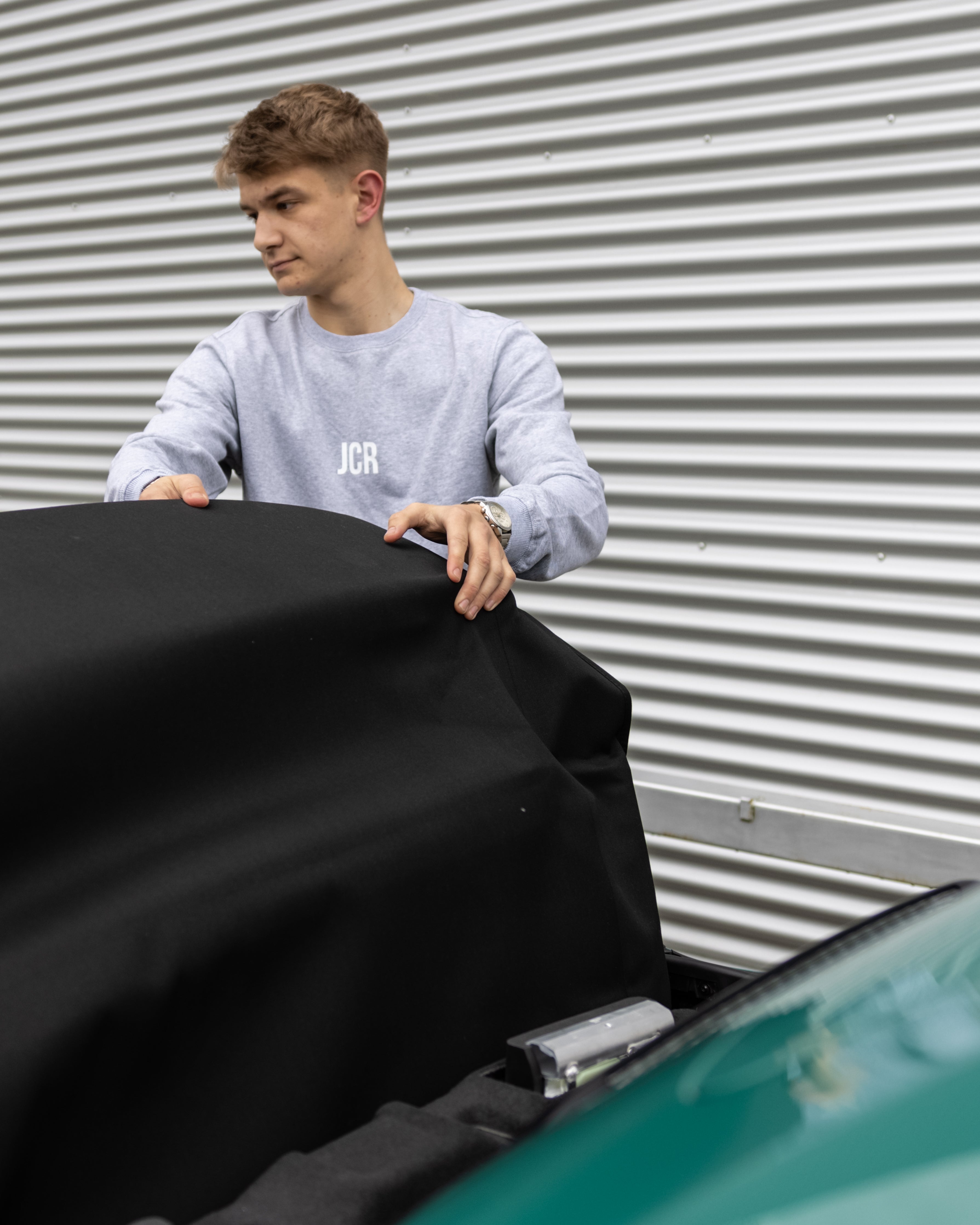 GRAUES SWEATSHIRT