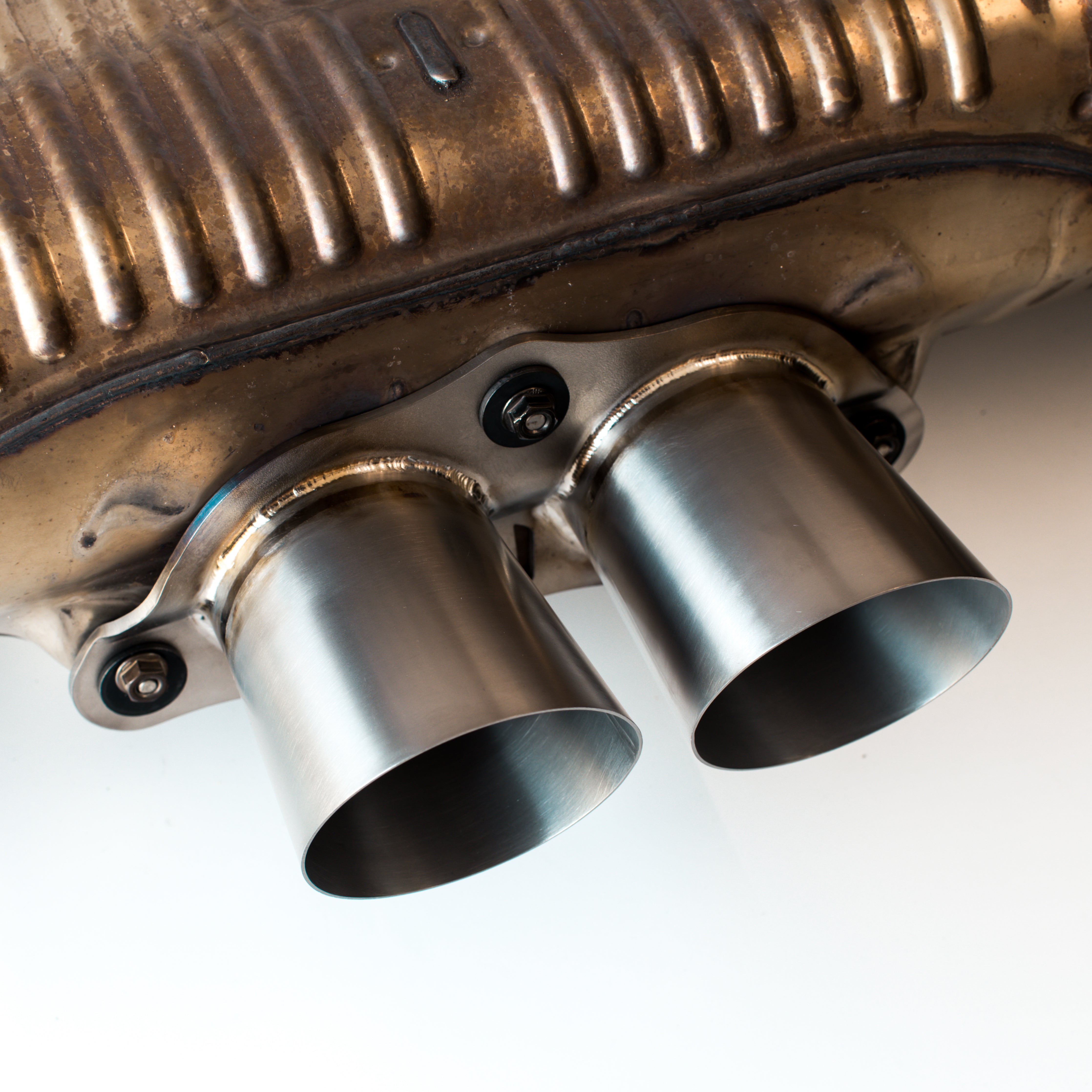 EMBOUTS D'ECHAPPEMENT EN TITANE (MEGAPHONE)